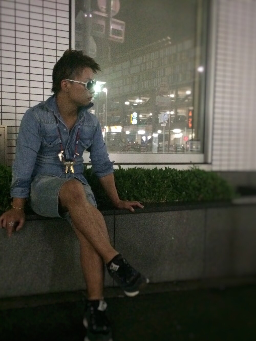 「CARRERAのアイテム（サングラス、ホワイト系）」を使った、森将汰さん（メンズ・167cm）の秋コーディネートの1枚目の写真