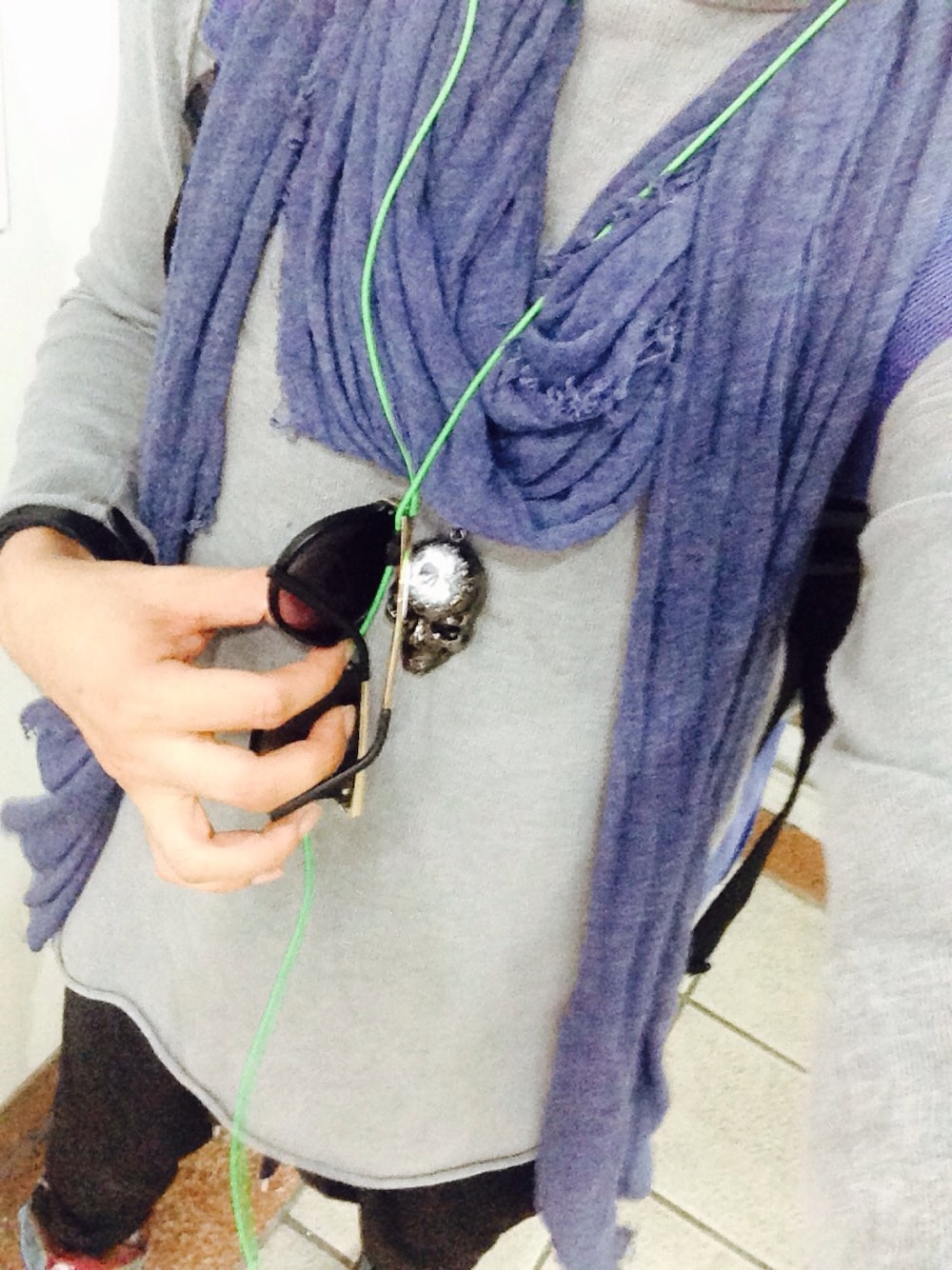 「Overcoat、gray、Timberland、TAIPEI、freezing style」｜「Ray-BanのRay-Ban Stylish Frame Sunglasses（サングラス、ブラウン系）」を使った、湯士洋さん（メンズ・175cm）の秋コーディネートの1枚目の写真