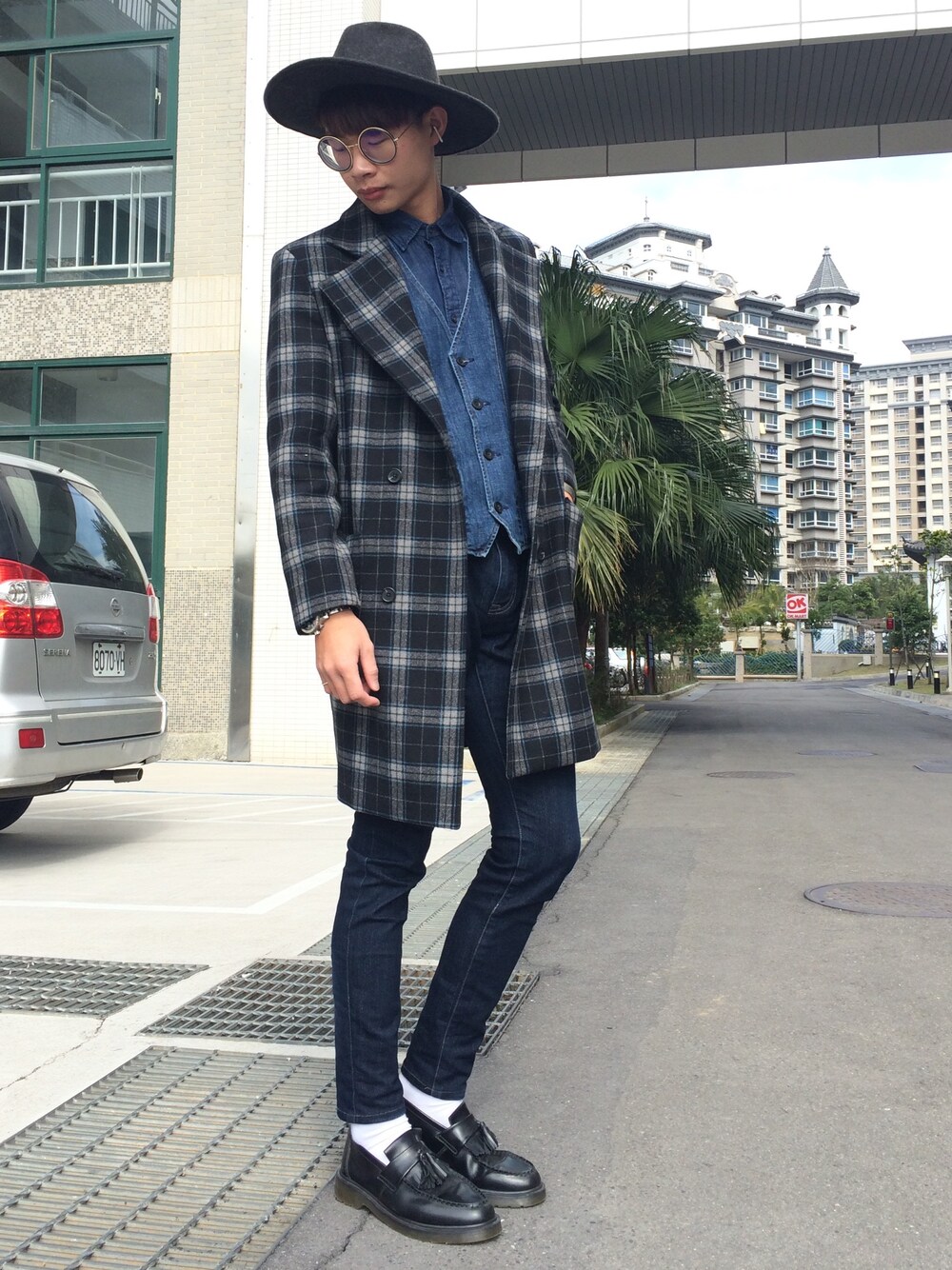 「school、ootd、streetsnap、streetfashion、outfit、mansfashion」｜「達新美のアイテム（ハット、グレー系）」を使った、AnAnさん（メンズ・183cm）の冬コーディネートの1枚目の写真