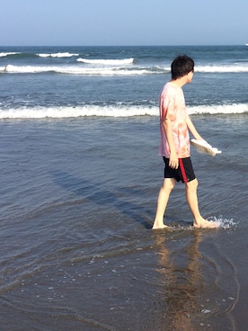 「膝上ショーツ」｜「アイテム（サンダル）」を使った、やんねさん（メンズ・180cm）の夏コーディネート