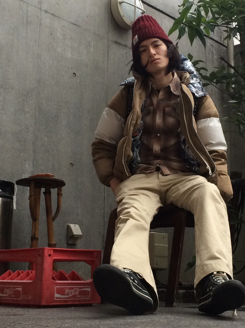「ベージュ、冬、シンプルコーデ、NUMBER (N)INE、寒い、ダウン、Irie Life、ニット帽、Franklin&Marshall、wjk」｜「IRIE LIFEのアイテム（ダウンジャケット/コート、ベージュ系）」を使った、やんねさん（メンズ・180cm）の冬コーディネートの1枚目の写真