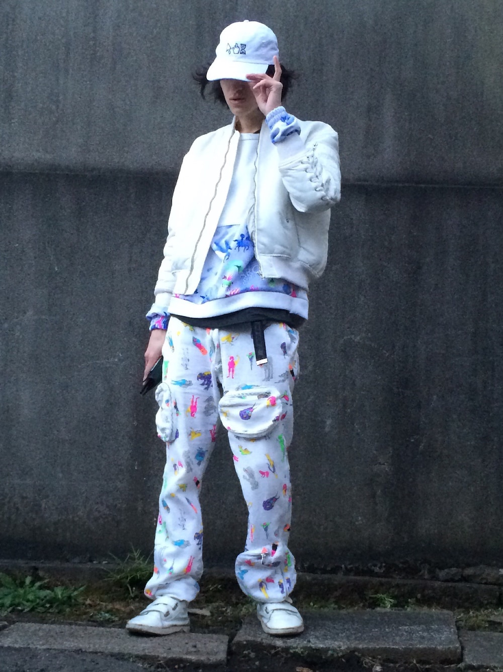「MA-1、g.v.g.v.、gvgv、オールホワイト、レース、スニーカー、春コーデ、BELLY BUTTON、セットアップ、シンプル」｜「後ろのアイテム（その他、ホワイト系）」を使った、やんねさん（メンズ・180cm）の冬コーディネートの1枚目の写真