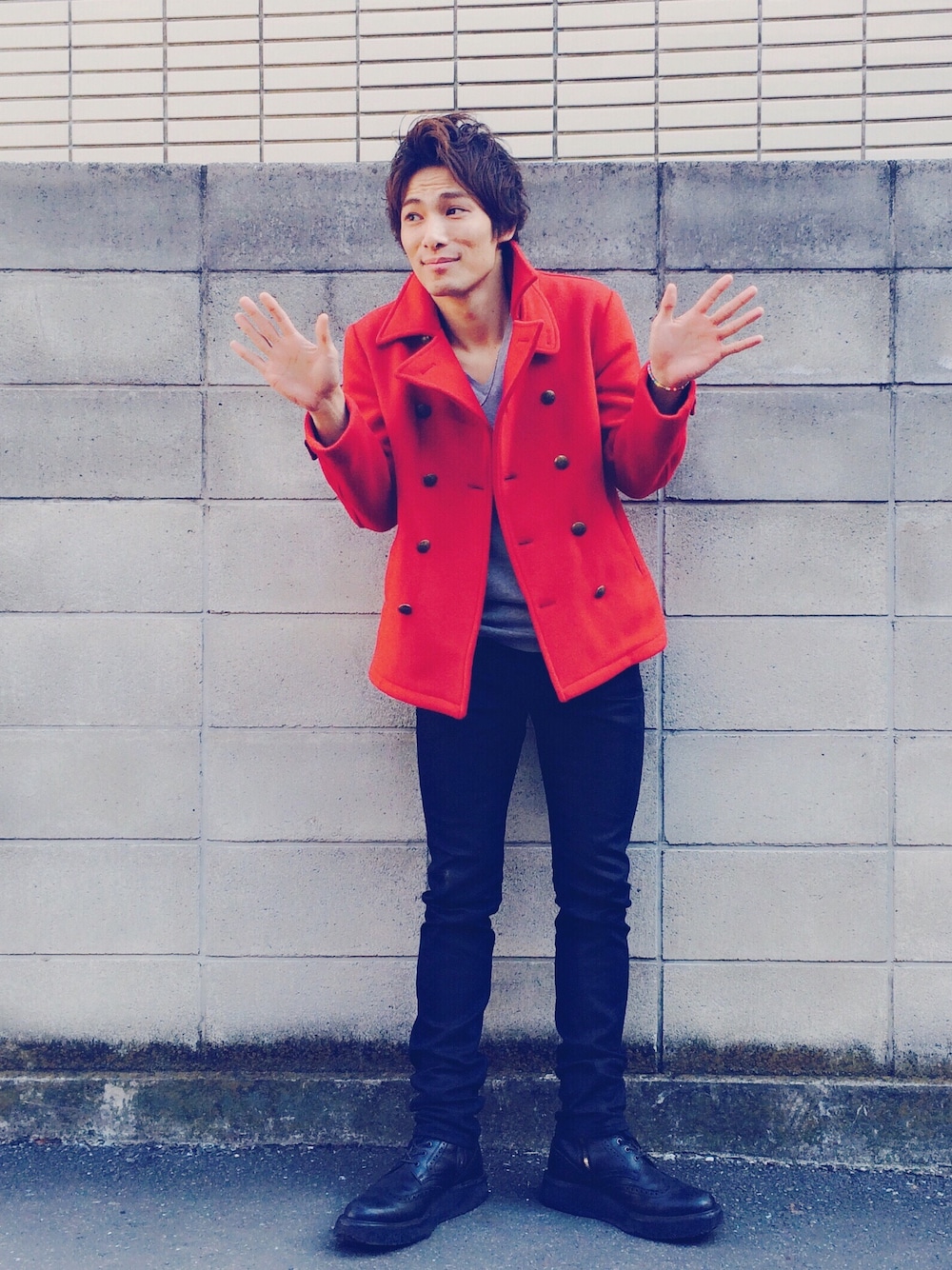 グレー系のTシャツ/カットソー、その他の福袋/福箱、その他の福袋/福箱を着用したメンズの冬コーディネートの1枚目の写真