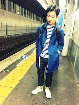 「ホワイトスニーカー」｜「アイテム（ステンカラーコート）」を使った、jin .さん（メンズ・166cm）の春コーディネート