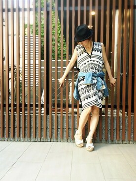 「Balcony and Bed（バルコニーアンドベッド）のトライバルプリントジャージーワンピース（ワンピース、ブラック系）」を使った、maedaさん（レディース・158cm）の春コーディネート