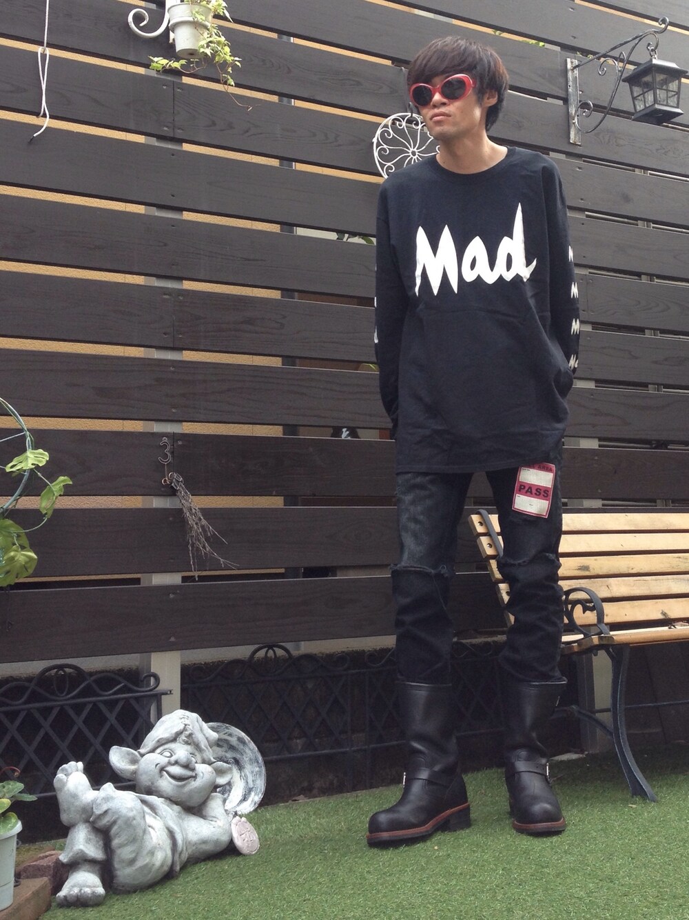 「NUMBER (N)INE、Chippewa、黒スキニー、ロックテイスト、カートコバーン、ワントーンコーデ」｜「UNDERCOVERのアイテム（Tシャツ/カットソー、ブラック系）」を使った、Komaさん（メンズ・168cm）の秋コーディネートの1枚目の写真