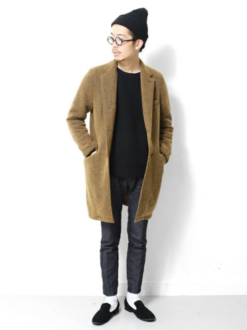 「ニットキャップ、チェスター」｜「URBAN RESEARCH DOORS MENSのDOORS MAPELチェスターコート（ステンカラーコート、ベージュ系）」を使った、エグチさん（メンズ・175cm）の秋コーディネートの1枚目の写真