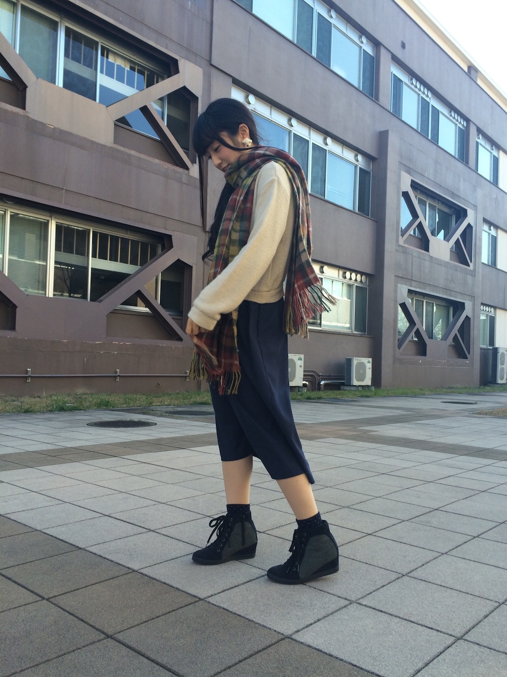 「Pastel Plan、マフラー」｜「POU DOU DOUのアイテム（ワンピース、ベージュ系）」を使った、さゆり。さん（レディース・154cm）の冬コーディネートの1枚目の写真
