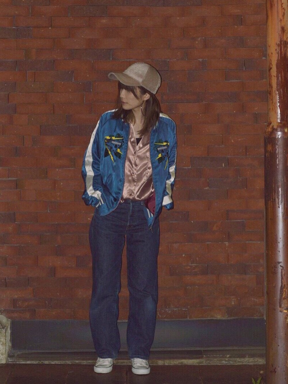 「茨城スナップ」｜「John undercoverのアイテム（スタジャン、ブルー系）」を使った、古市未来さん（レディース・159cm）の春コーディネートの1枚目の写真