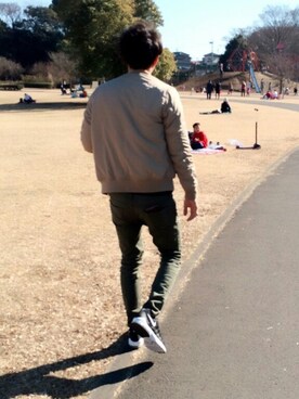 「AZUL by moussy（アズールバイマウジー）のアイテム（その他パンツ、グリーン系）」を使った、まーくんさん（メンズ・171cm）の冬コーディネート