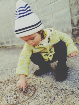 「GU（ジーユー）の破格の値段（ニットキャップ/ビーニー、ホワイト系）」を使った、kikoさん（キッズ）の春コーディネート