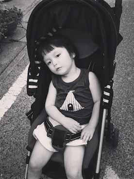 「Birthday（バースデイ）のアイテム（Tシャツ/カットソー、グレー系）」を使った、kikoさん（キッズ）の夏コーディネート