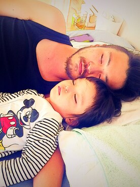 「H&M（エイチ・アンド・エム）のアイテム（ロンパース、ホワイト系）」を使った、kikoさん（キッズ）の夏コーディネート