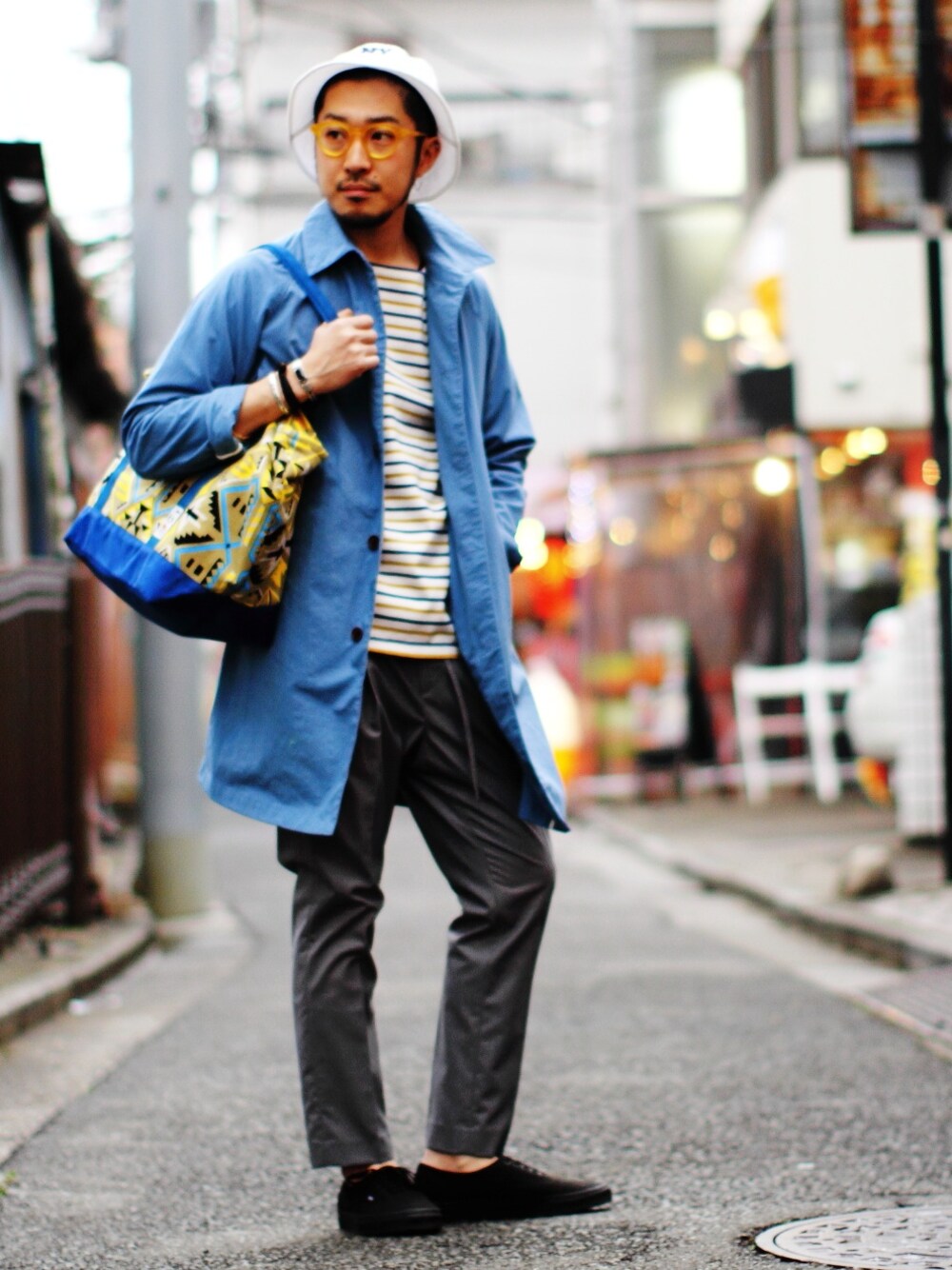 「BEAMS、お花見、VANSのスニーカー」｜「BEAMSのUMPIRE /  60/40クロス NY バスケットハット（ハット、ホワイト系）」を使った、佐藤嘉紀さん（メンズ・174cm）の春コーディネートの1枚目の写真