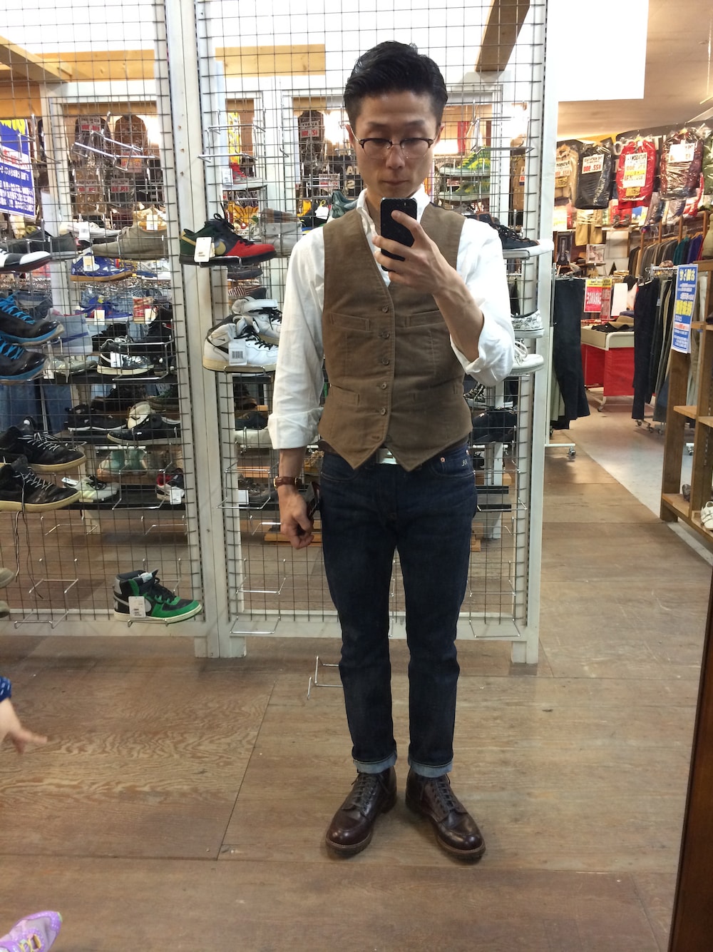 「rrl、Ralph Lauren、Redwing、Hamilton、ラギッド、白シャツ、ベスト」｜「POLO RALPH LAURENのベスト（ベスト、ブラウン系）」を使った、NOSERIDERRR さん（メンズ・165cm）の春コーディネートの1枚目の写真