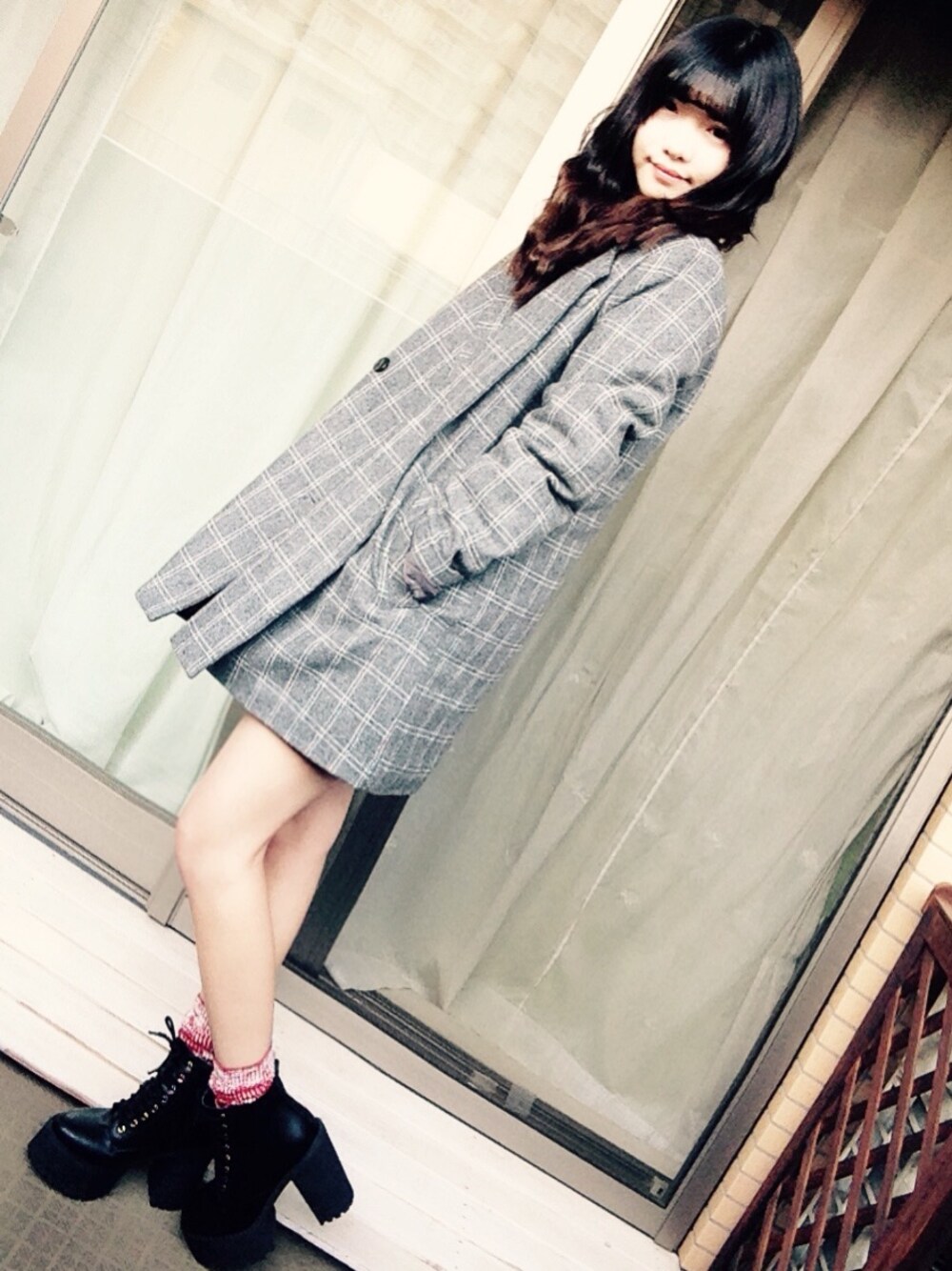 「H&M、靴下屋、coat、ブーツ、タイトスカート、セーター、クラッチバッグ、グレー、korea、WEARBOOKエントリー」｜「no brandのアイテム（ダウンジャケット/コート、グレー系）」を使った、machoさん（レディース・155cm）の冬コーディネートの1枚目の写真