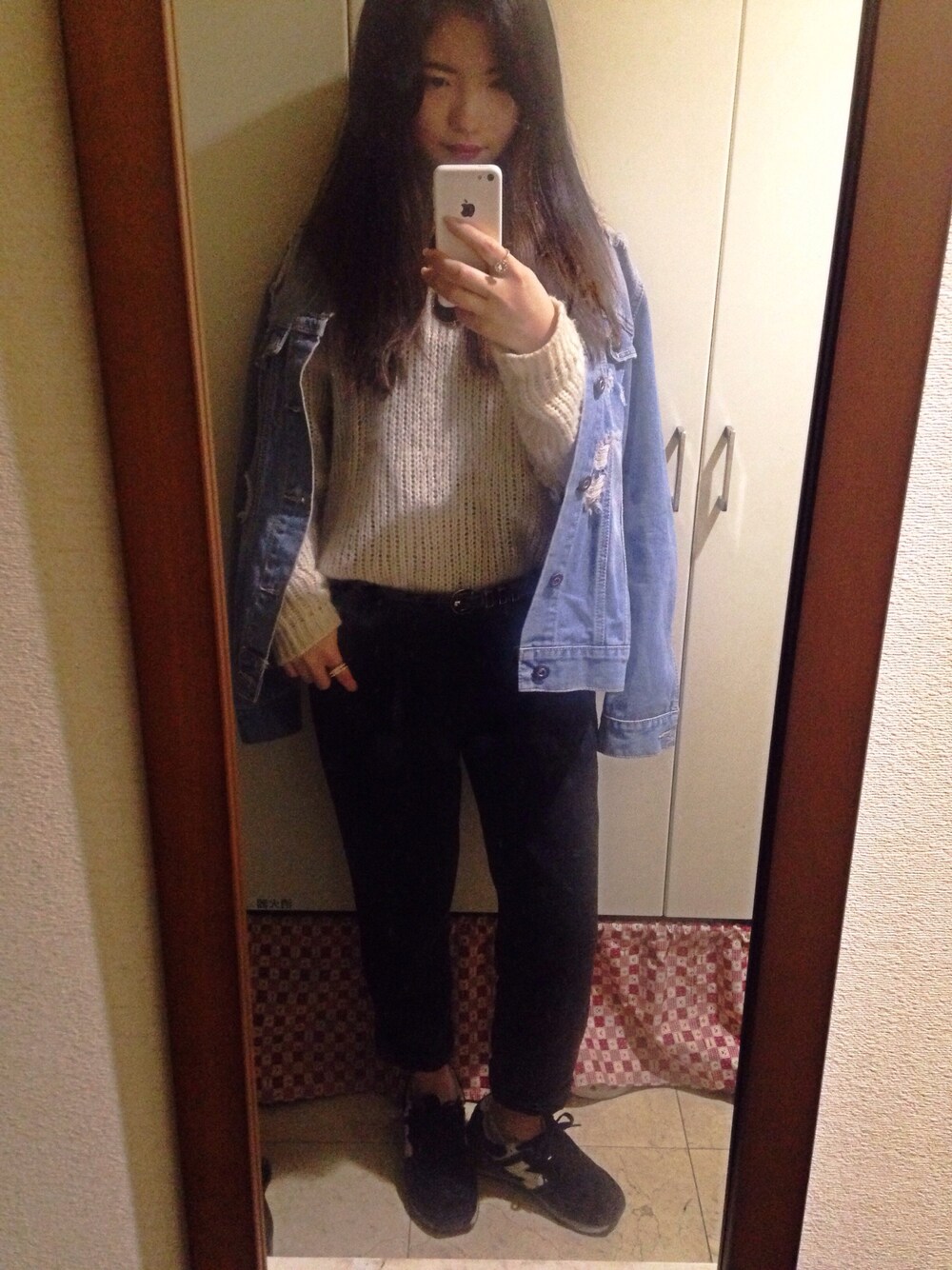 「FOREVER 21、New Balance、GU、GAP、denim、knit、pants、スニーカー、デニムジャケット、WEARBOOKエントリー」｜「NEW BALANCEのアイテム（スニーカー、ブラック系）」を使った、machoさん（レディース・155cm）の春コーディネートの1枚目の写真