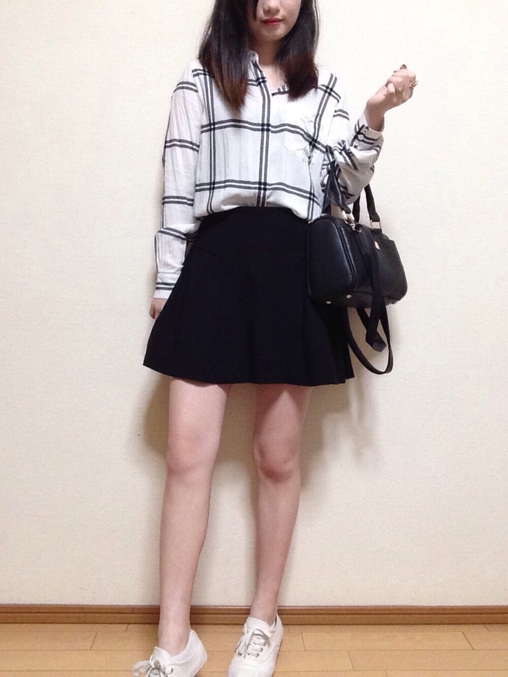 「TOMMY、FOREVER 21、H&M、GU、シャツスタイル、チェックシャツ、スカート、スリッポン、WEARBOOKエントリー」｜「COMME CA ISMのアイテム（ショルダーバッグ、ブラック系）」を使った、machoさん（レディース・155cm）の春コーディネートの1枚目の写真