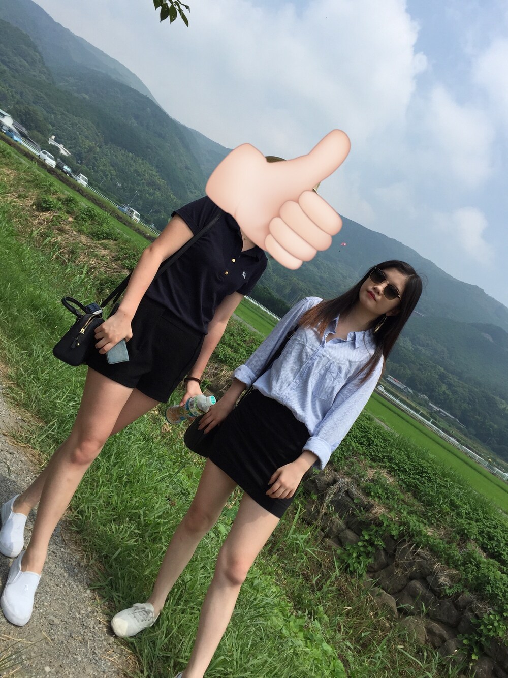 「ootd、outfit、H&M、UNIQLO、シャツスタイル、タイトスカート、スリッポン、黒、ブラック」｜「H&Mのアイテム（シャツ/ブラウス、ブルー系）」を使った、machoさん（レディース・155cm）の秋コーディネートの1枚目の写真