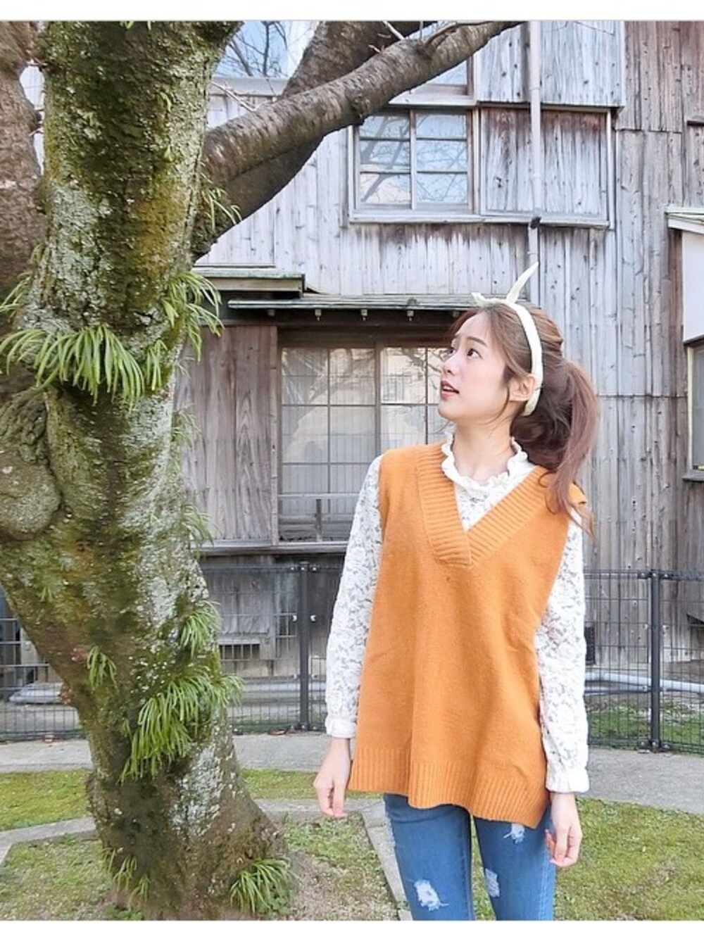 「UNKNOWN.のアイテム（ニット/セーター、オレンジ系）」を使った、pimthafcさん（レディース・163cm）の冬コーディネートの1枚目の写真