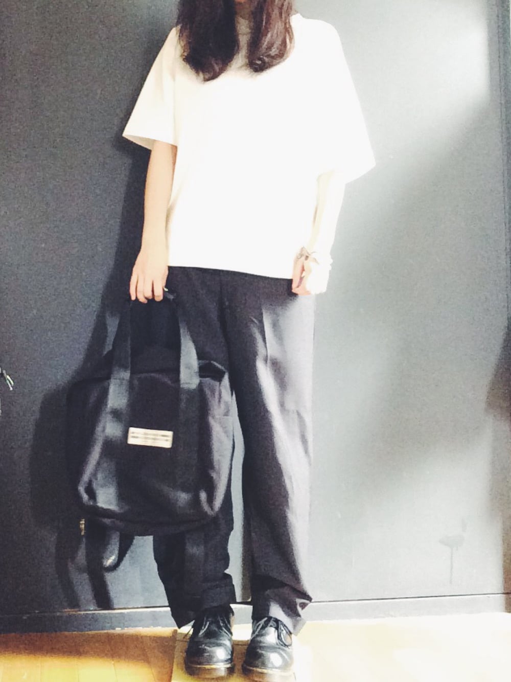 「ゆるコーデ、メンズライク、メンズサイズ、古着、だぼだぼ」｜「SENSE OF PLACE by URBAN RESEARCHのアイテム（Tシャツ/カットソー、ホワイト系）」を使った、m oさん（レディース・167cm）の秋コーディネートの1枚目の写真