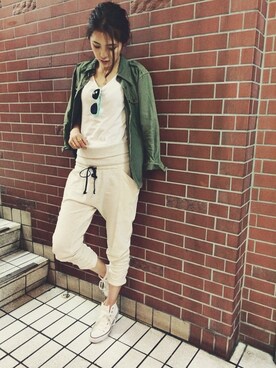 「PLAIN CLOTHING（プレーンクロージング）のアイテム（パンツ）」を使った、片桐ゆたかさん（レディース・172cm）の春コーディネート