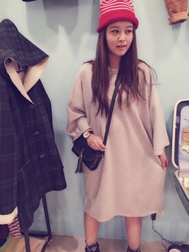 「red」｜「アイテム（ニットキャップ/ビーニー）」を使った、Oliviaさん（レディース・168cm）の冬コーディネート