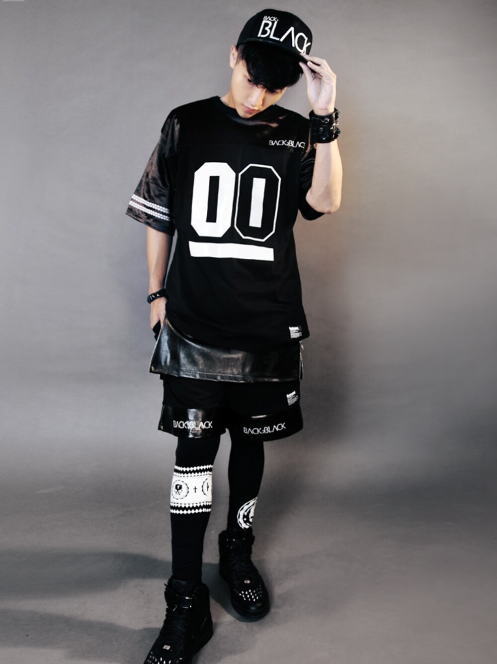 「black、fashion、sport style」｜「DestroylandのDestroyland back 2 black SnapBack（キャップ、ブラック系）」を使った、Destroylandさん（メンズ・170cm）の夏コーディネートの1枚目の写真