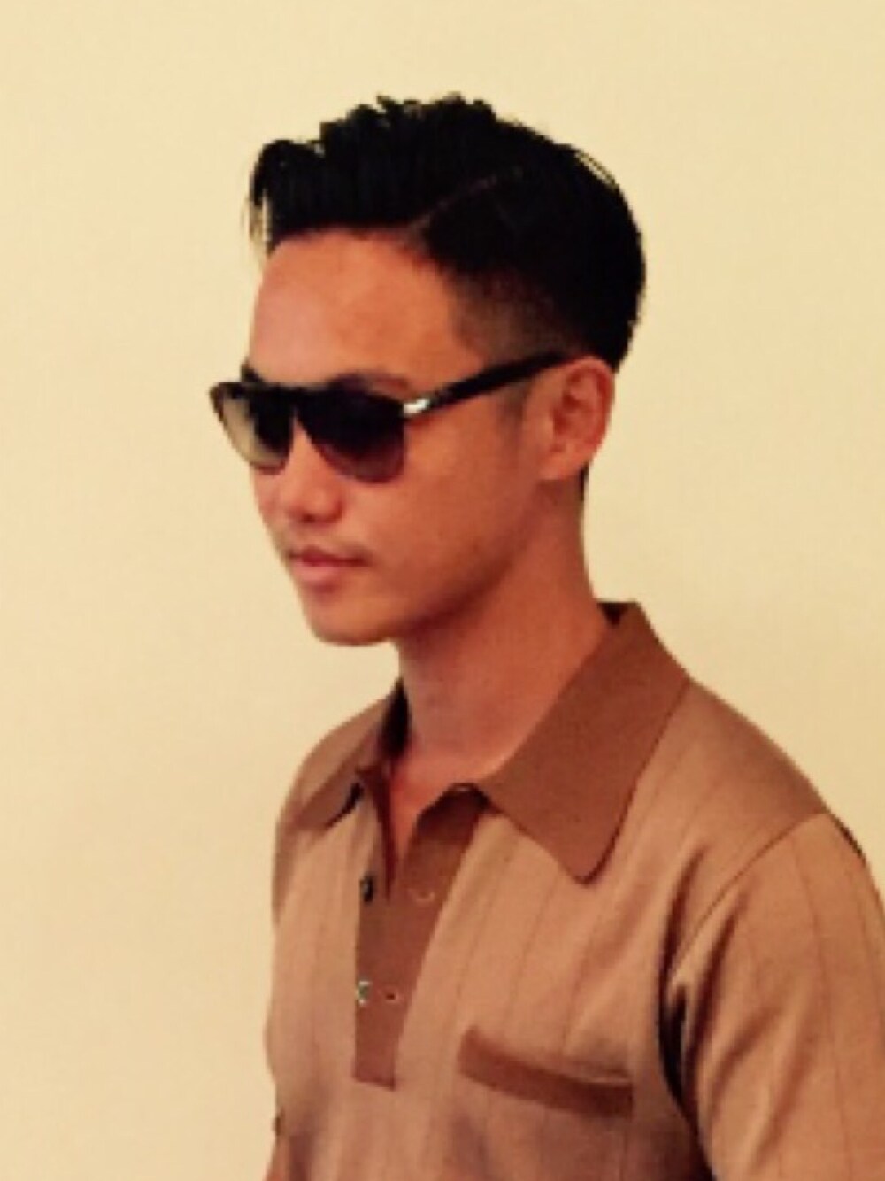 「sunglasses_vogue、groomsman、cool、men」｜「persolのアイテム（サングラス、ブラウン系）」を使った、Mwearさん（メンズ・170cm）の夏コーディネートの1枚目の写真