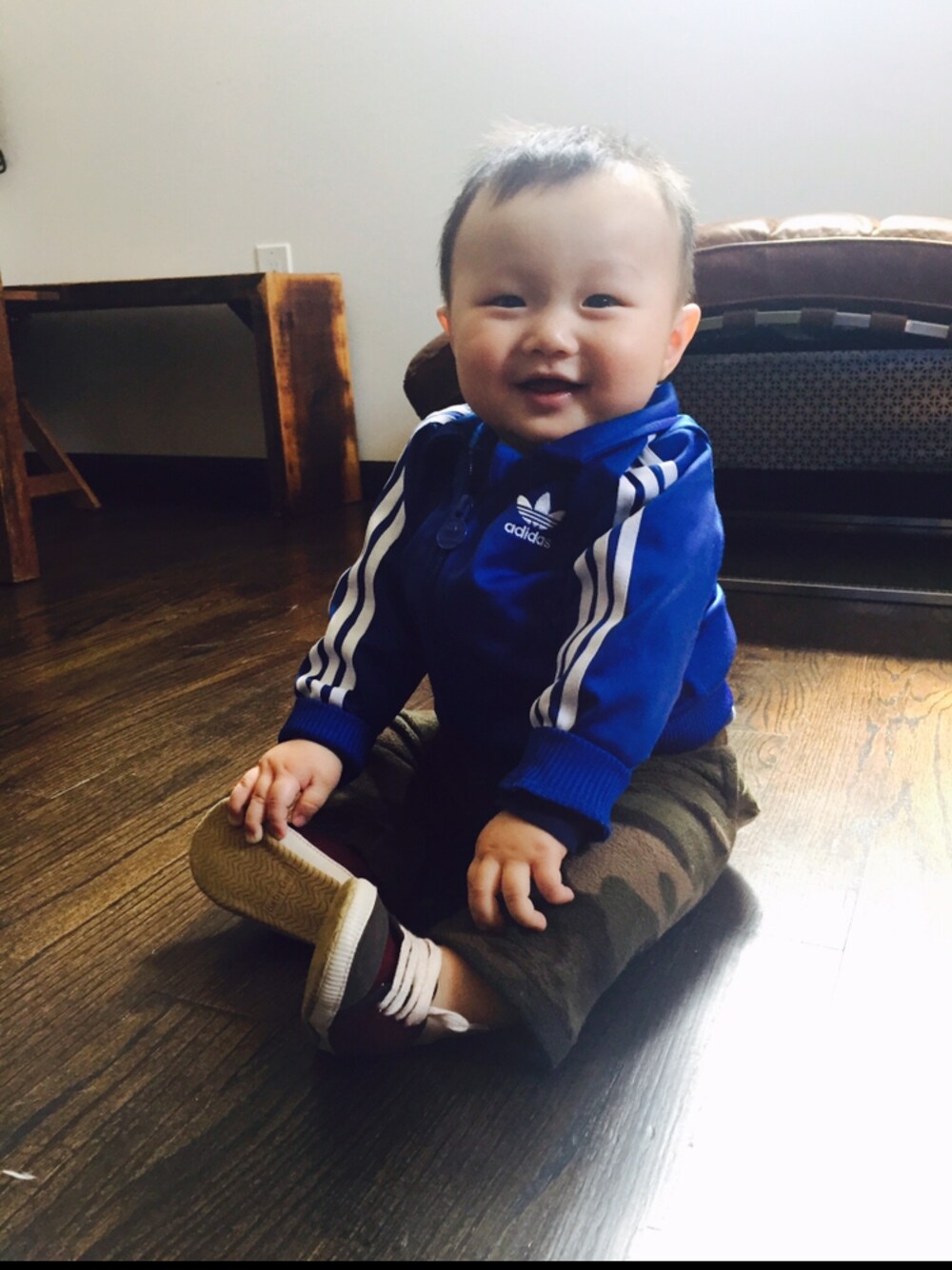 「adidas、adidas kids、adidas originals、kids、kidsfashion、blue、NEW YORK」｜「adidasのアイテム（スウェット、ブルー系）」を使った、Mwearさん（キッズ・74cm）の夏コーディネートの1枚目の写真