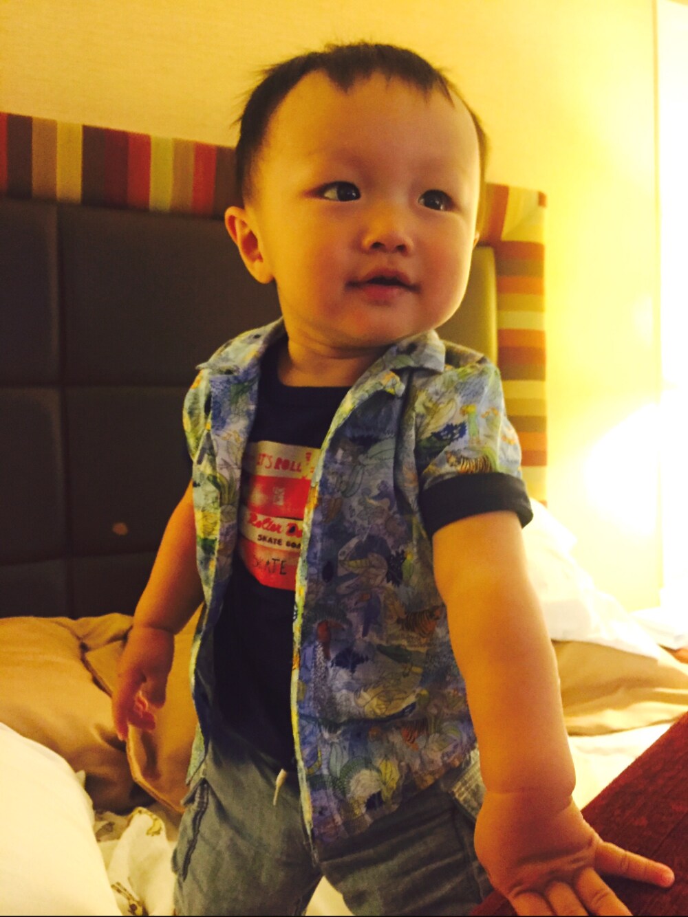 「krazyforkhakis_TBrand、street、stylish、kids、kidsfashion、Paul Smith、khaki、NYC、BROOKLYN」｜「Bonpointのアイテム（カーゴパンツ、ベージュ系）」を使った、Mwearさん（キッズ・74cm）の夏コーディネートの1枚目の写真