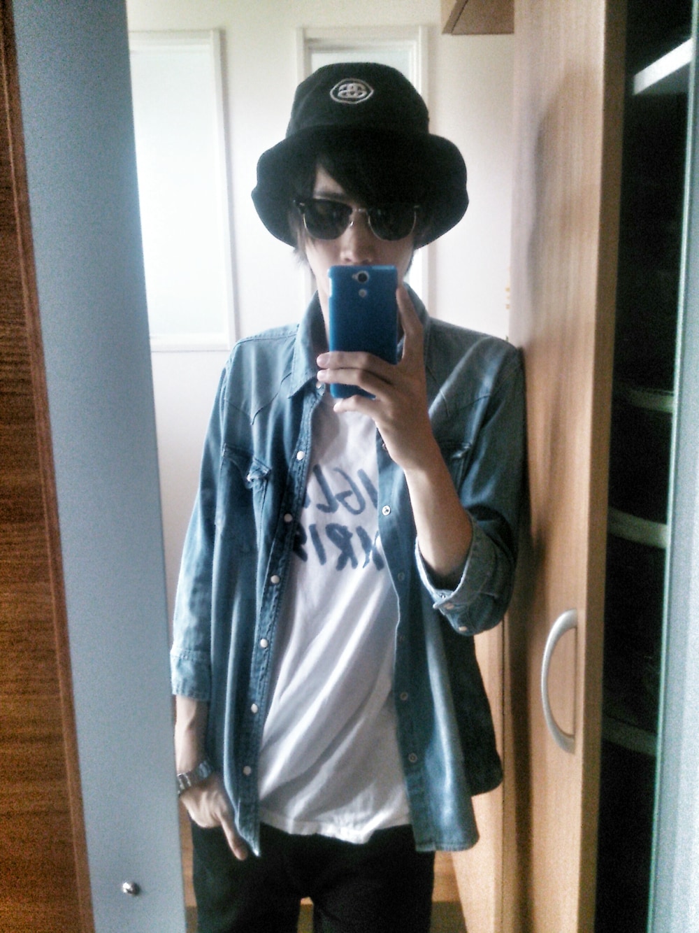 「サングラス、バケットハット」｜「STUSSYのSS-Link Washed Crusher（ハット、ブラック系）」を使った、cさん（メンズ・174cm）の夏コーディネートの1枚目の写真