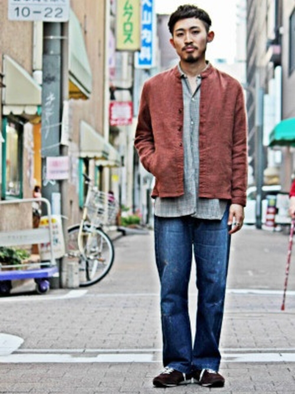 「ノーカラージャケット、デニムパンツ、used、レザースニーカー、ロングシャツ」｜「NasngwamのFUNCTION SJ(WOOL) （ノーカラージャケット、ブラウン系）」を使った、Takamyさん（メンズ・172cm）の秋コーディネートの1枚目の写真