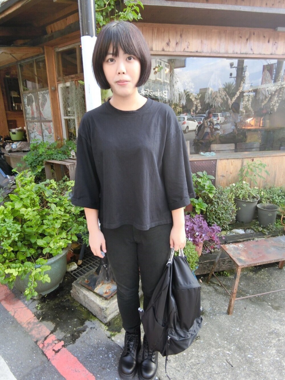 「UNIQLOのアイテム（パンツ、ブラック系）」を使った、戴伶伶さん（レディース・166cm）の秋コーディネートの1枚目の写真