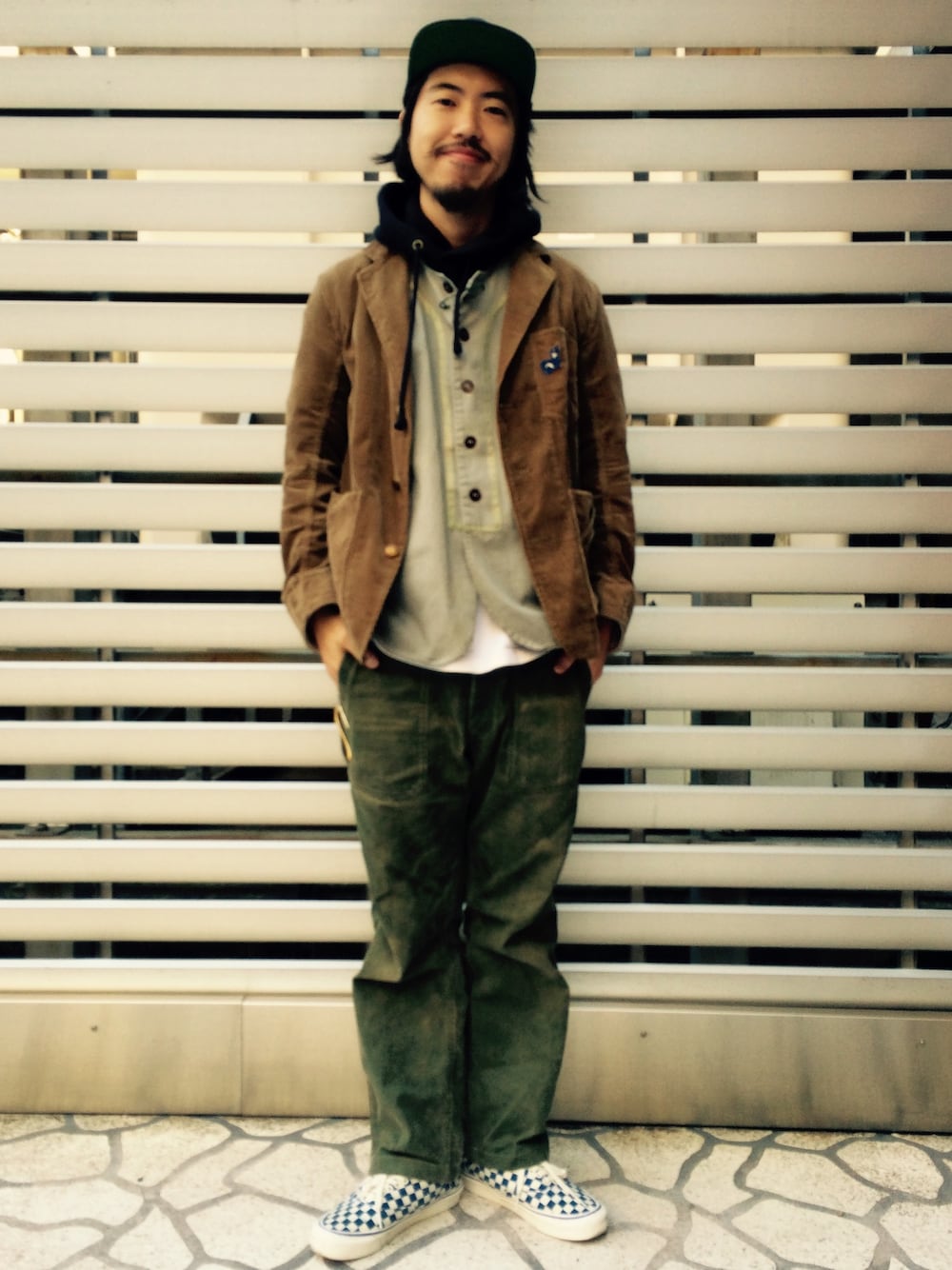 「古着、スポーツミックス、working style、VANS、CAP、スニーカー、ブラウン、ジャケット、コーディロイ、ミリタリー」｜「Scyeのアイテム（ノーカラージャケット、ブラウン系）」を使った、こたさん（メンズ・179cm）の秋コーディネートの1枚目の写真