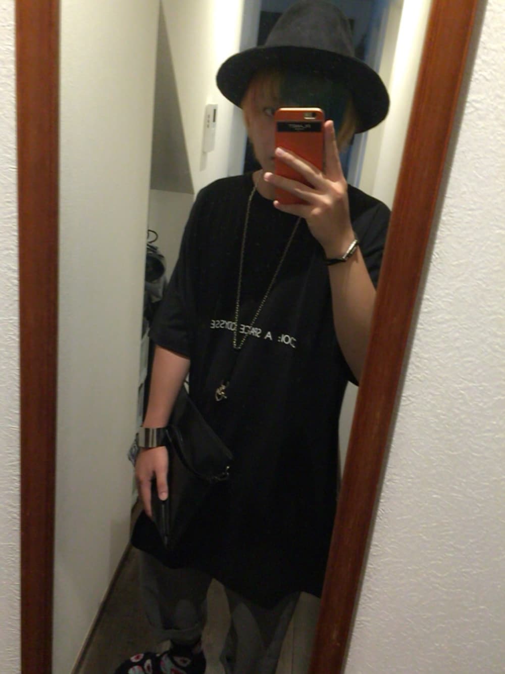 「派手髪、Tシャツ、ゆるコーデ、ビッグT、PARADOX、PLANNET by H>FRACTAL

、MUZE」｜「PARADOXのPARADOX/パラドックス/ULTRA SUEDE HAT（ハット、ブラック系）」を使った、Kiloさん（メンズ・165cm）の夏コーディネートの1枚目の写真