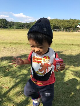「petit main（プティマイン）のワンポイントベーシックニット帽（ニットキャップ/ビーニー、ブラック系）」を使った、shunpiiiさん（キッズ・80cm）の秋コーディネート
