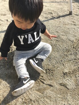 「petit main（プティマイン）のフェルトロゴ長袖トレーナー（スウェット、ブラック系）」を使った、shunpiiiさん（キッズ・80cm）の秋コーディネート
