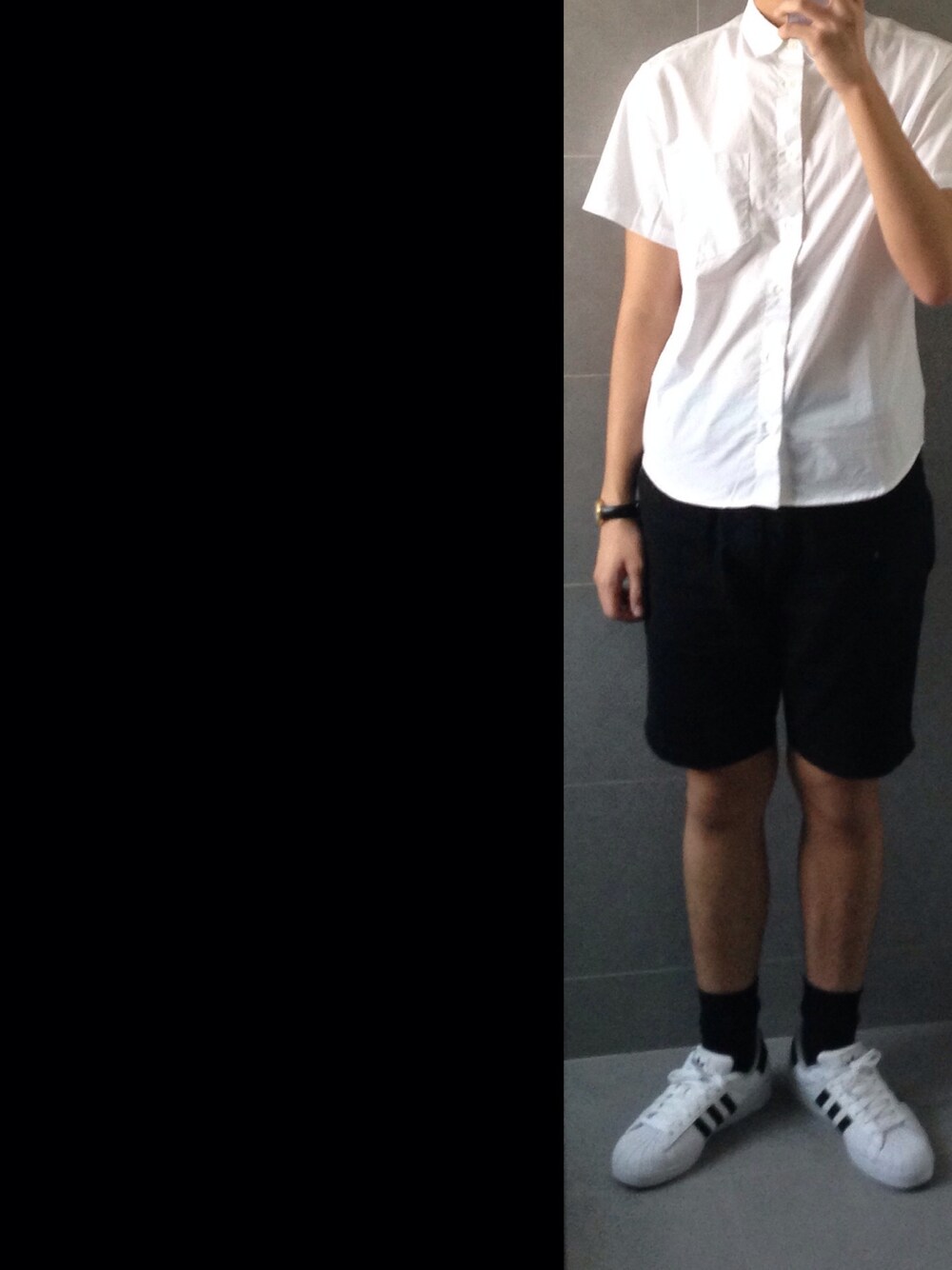 「white、shirts、adidas originals、black and white、monotone、GLOBAL WORK」｜「GLOBAL WORKのアイテム（シャツ/ブラウス、ホワイト系）」を使った、Jacobs さん（メンズ・175cm）の秋コーディネートの1枚目の写真
