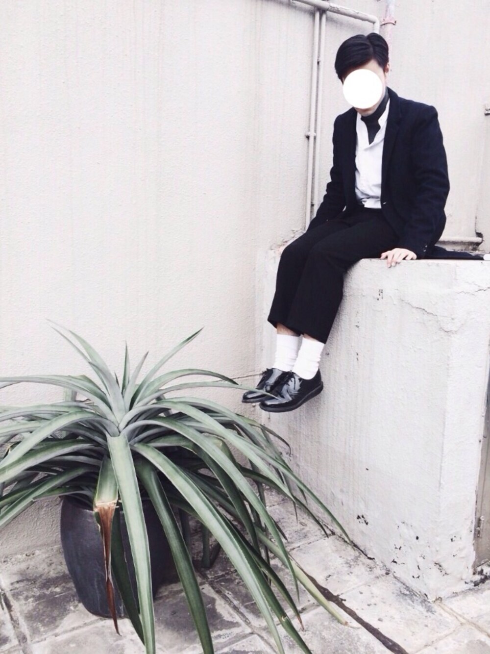 「shirts、high neck、classic、Dr.Martens、vintage」｜「H&Mのアイテム（シャツ/ブラウス、ホワイト系）」を使った、Jacobs さん（メンズ・179cm）の冬コーディネートの1枚目の写真