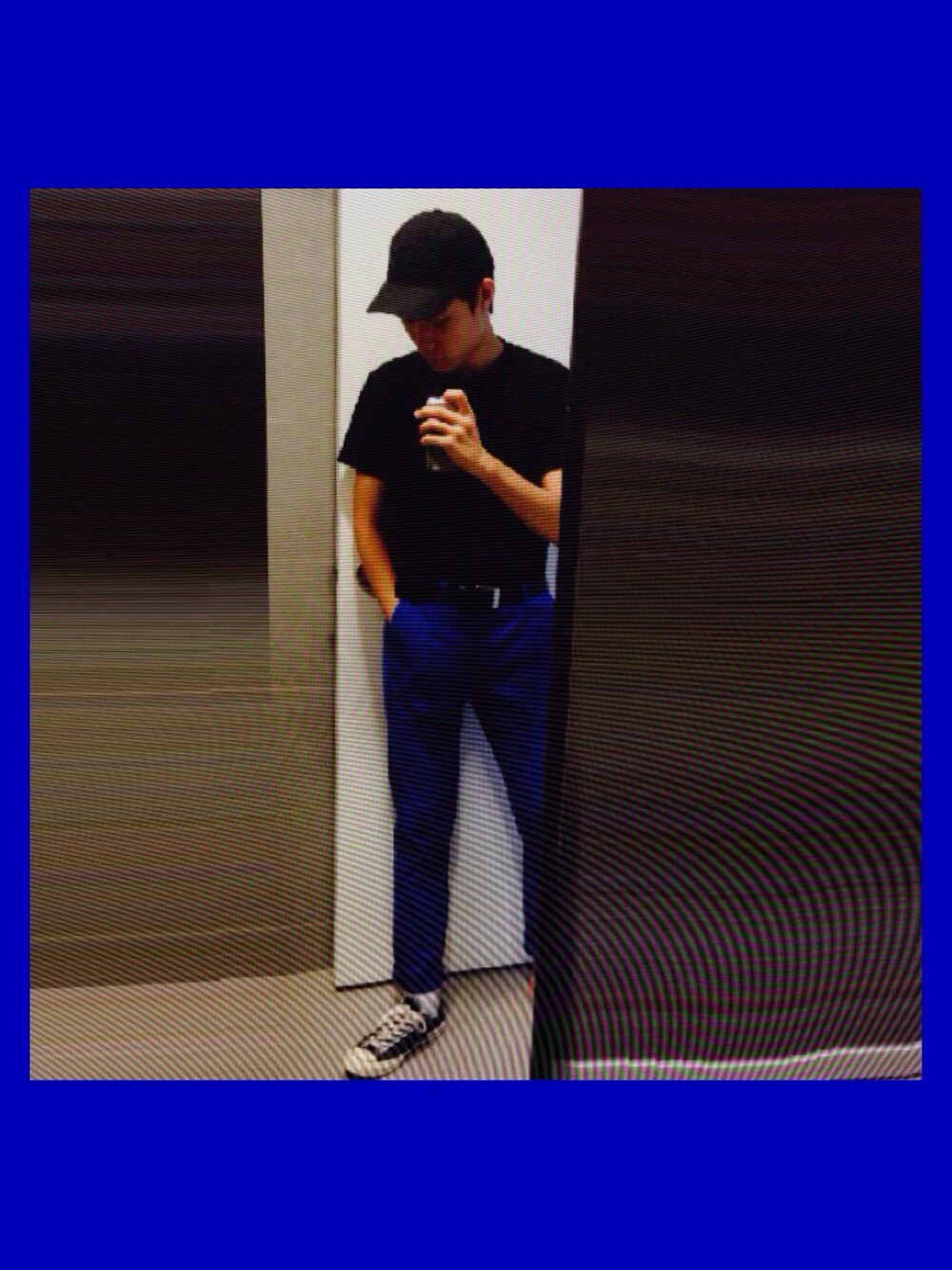 「90’s、vintage、blue、black、CAP、converse」｜「UNIQLOのアイテム（Tシャツ/カットソー、ブラック系）」を使った、Jacobs さん（メンズ・179cm）の夏コーディネートの1枚目の写真