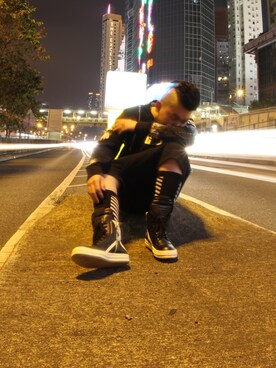 「DRKSHDW by RICK OWENS（ダークシャドウ バイ リックオウエンス）のアイテム（スラックス）」を使った、MC VERRIさん（メンズ・175cm）の冬コーディネート