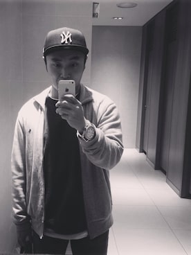 「NEWERA」｜「アイテム（その他アウター）」を使った、Lee YongWooさん（メンズ・172cm）の秋コーディネート
