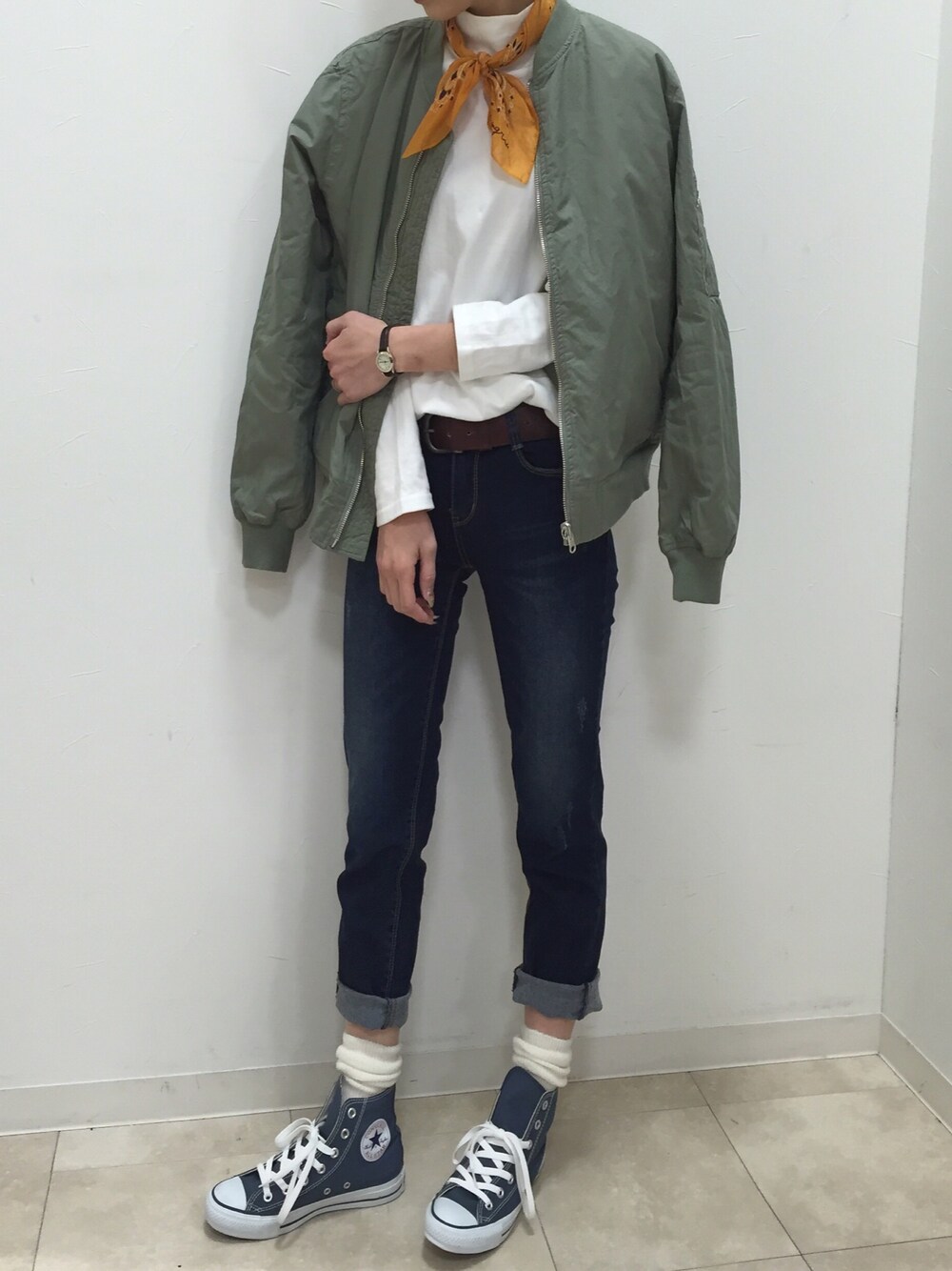 「Ungrid、MA-1、kormarch、デニム、バンダナ、ボトルネック」｜「Ungridの【Casual】ﾘﾊﾞｰｼﾌﾞﾙｷﾙﾃｨﾝｸﾞMA-１（MA-1、グリーン系）」を使った、asukaさん（レディース・163cm）の冬コーディネートの1枚目の写真