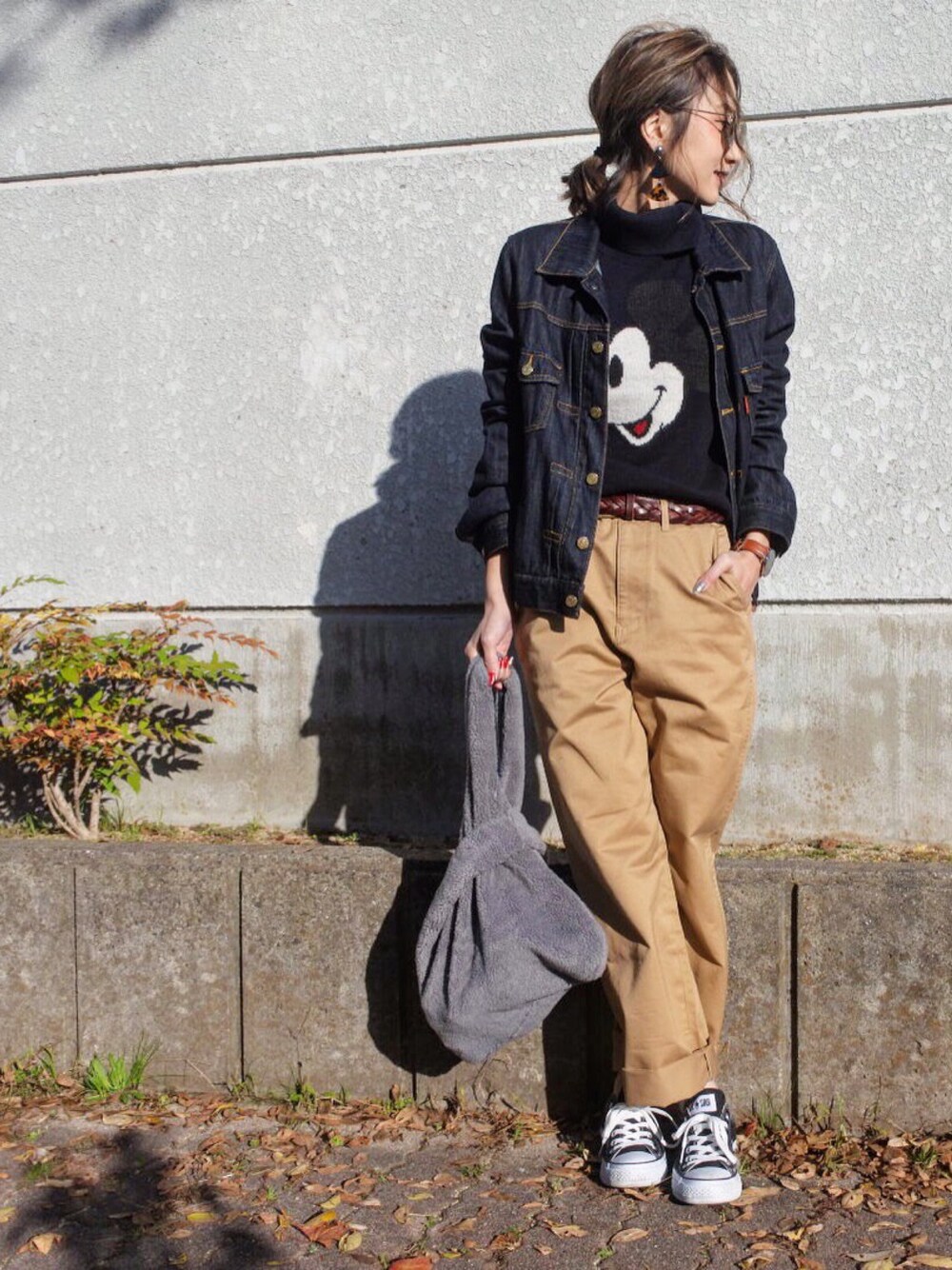 「冬コーデ、ニット、Gジャン、チノパン、UNIQLO、ワイドパンツ、コンバース」｜「UNIQLOのアイテム（ニット/セーター、ブルー系）」を使った、asukaさん（レディース・163cm）の秋コーディネートの1枚目の写真