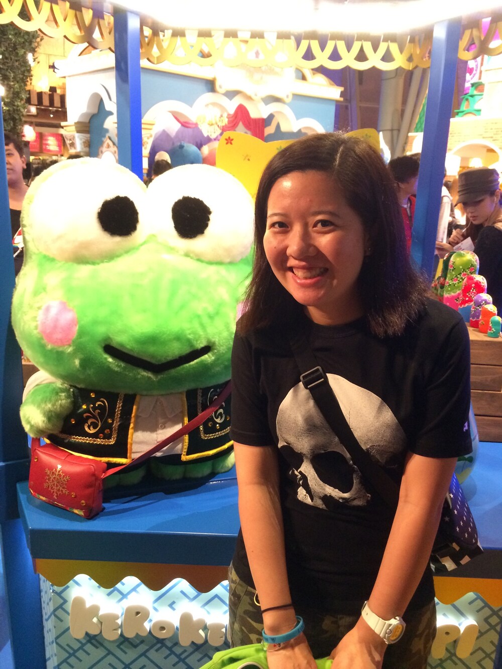「Hong Kong」｜「AESのアイテム（Tシャツ/カットソー、ブラック系）」を使った、HikiFokさん（レディース・161cm）の夏コーディネートの1枚目の写真