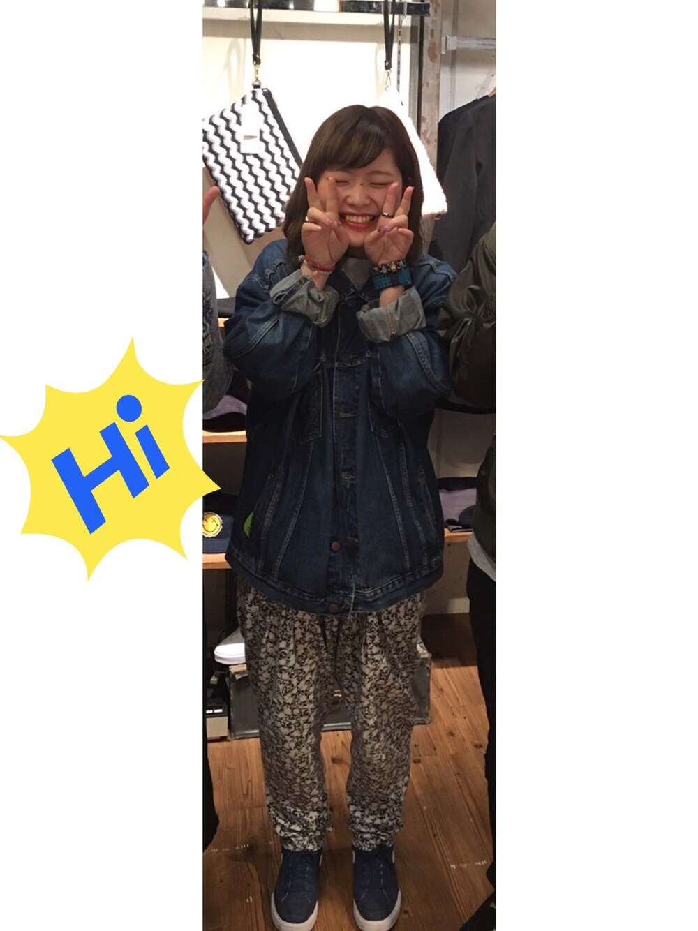 「出勤、ピース、笑顔、WOmB広島店、WOmB、秋、デニム、総柄、スカル、骸骨」｜「NIKEのアイテム（スニーカー、ブルー系）」を使った、みわぴょんさん（レディース・165cm）の秋コーディネートの1枚目の写真