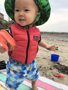 「アイテム（ベスト、レッド系）」を使った、2a1o2さん（キッズ・70cm）の夏コーディネート