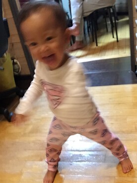 「OLD NAVY（オールドネイビー）のアイテム（肌着、ピンク系）」を使った、2a1o2さん（キッズ・70cm）の秋コーディネート