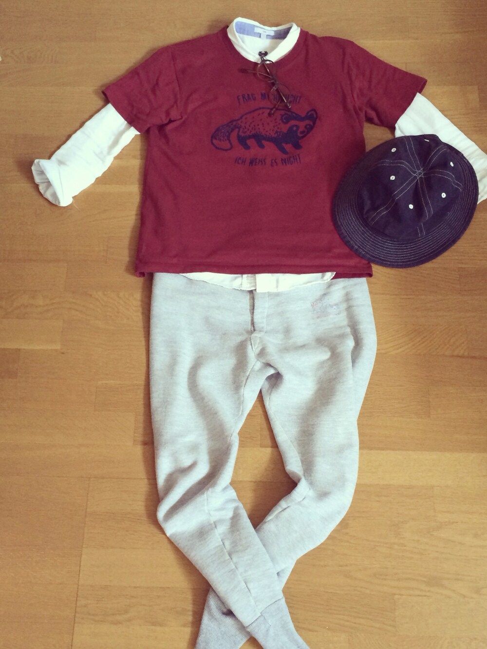 「古着、スウェットパンツ、GAP、メンズライク、青×赤、キャラT」｜「古着のスウェットパンツ（その他パンツ、グレー系）」を使った、ちょぬんさん（レディース・160cm）の春コーディネートの1枚目の写真